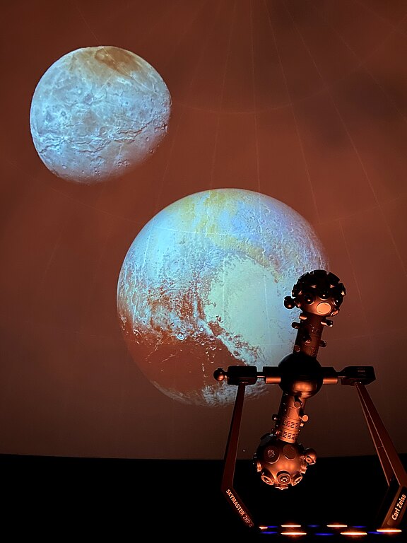 Bild1_MichaelBischof_Pluto-im-Planetarium.jpg  
